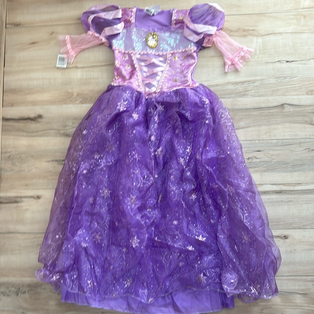 NWT Disney Princess Rapunzel Dress Up Dress. Girls Size M 7/8. Runs long. Pretty